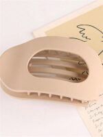 4 solid color hair clips - Image 12